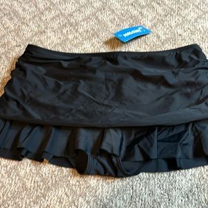 NWT Halcurt Women’s Sz Lg Black Swim Skirt
